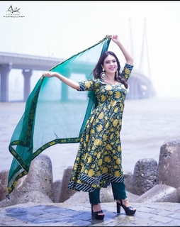 Neha Malik feet photo thumbnail