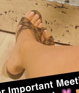 Neha Malik feet photo thumbnail