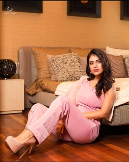 Neha Malik feet photo thumbnail