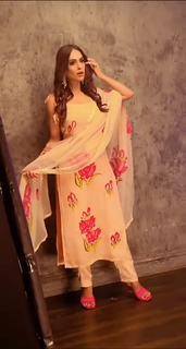 Neha Malik feet photo thumbnail