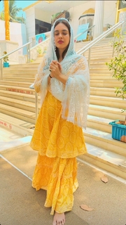 Neha Malik feet photo thumbnail