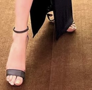 Neha Malik feet photo thumbnail