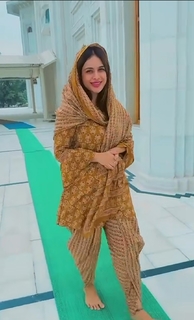 Neha Malik feet photo thumbnail