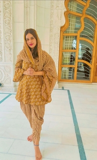 Neha Malik feet photo thumbnail