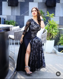 Neha Malik feet photo thumbnail