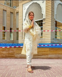 Neha Malik feet photo thumbnail