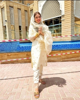 Neha Malik feet photo thumbnail