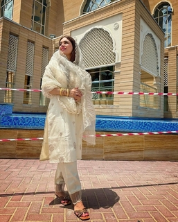 Neha Malik feet photo thumbnail