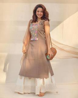 Neha Pendse feet photo 3