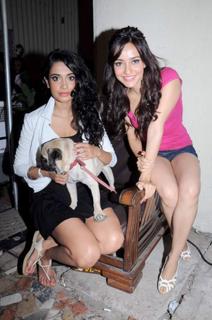 Neha Sharma feet photo thumbnail