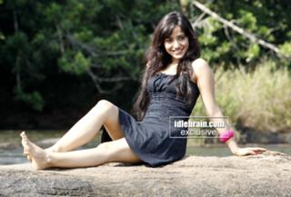 Neha Sharma feet photo thumbnail