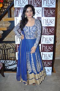 Neha Sharma feet photo thumbnail