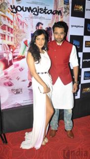 Neha Sharma feet photo thumbnail