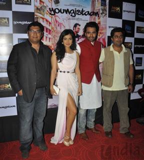 Neha Sharma feet photo thumbnail