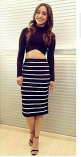 Neha Sharma feet photo thumbnail