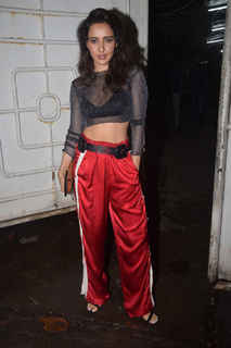 Neha Sharma feet photo thumbnail