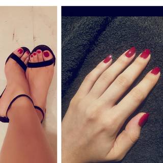 Neha Sharma feet photo thumbnail
