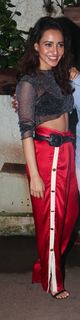 Neha Sharma feet photo thumbnail