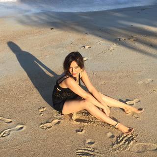 Neha Sharma feet photo thumbnail