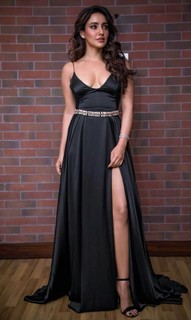 Neha Sharma feet photo thumbnail