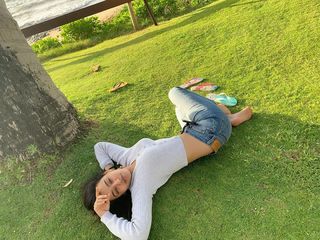 Neha Sharma feet photo thumbnail