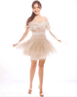 Neha Sharma feet photo thumbnail