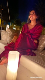 Neha Sharma feet photo thumbnail