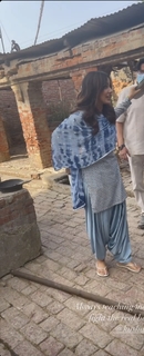 Neha Sharma feet photo thumbnail