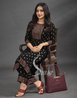 Neha Sharma feet photo thumbnail