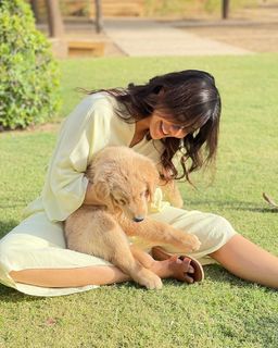 Neha Sharma feet photo thumbnail