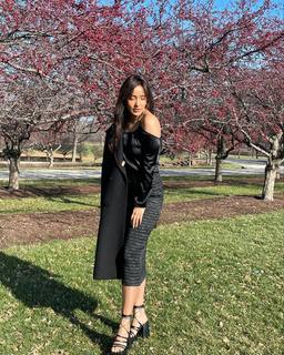 Neha Sharma feet photo thumbnail
