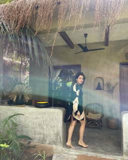 Neha Sharma feet photo thumbnail