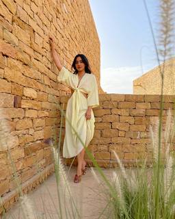 Neha Sharma feet photo thumbnail