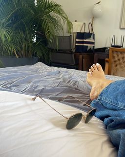 Neha Sharma feet photo thumbnail