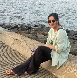 Neha Sharma feet photo thumbnail