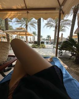 Neha Sharma feet photo thumbnail