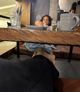 Neha Sharma feet photo thumbnail