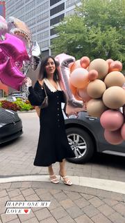 Neha Sharma feet photo thumbnail