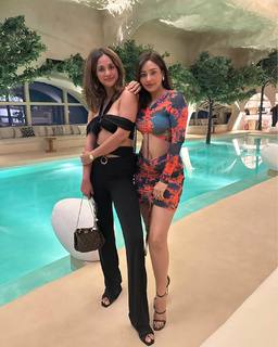 Neha Sharma feet photo thumbnail