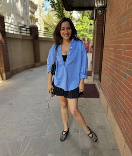 Neha Sharma feet photo thumbnail