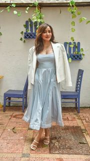 Neha Sharma feet photo thumbnail