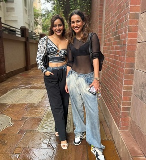 Neha Sharma feet photo thumbnail