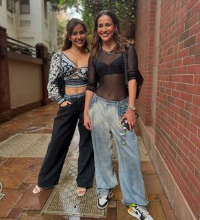 Neha Sharma feet photo thumbnail
