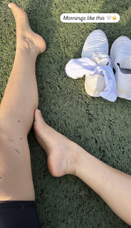 Neha Sharma feet photo thumbnail