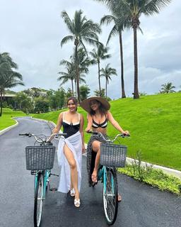 Neha Sharma feet photo thumbnail