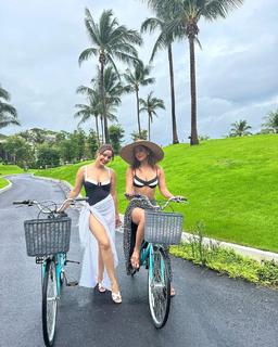 Neha Sharma feet photo thumbnail