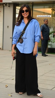 Neha Sharma feet photo thumbnail