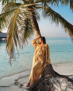 Neha Sharma feet photo thumbnail