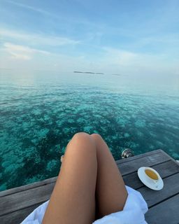 Neha Sharma feet photo thumbnail