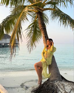 Neha Sharma feet photo thumbnail